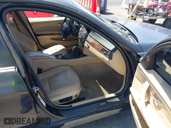 2007 BMW 3 Series 328i z VIN WBAVA335X7PV67150, wystawiony jako IAAI lot #42394401 z przebiegiem 278 351 mil mil oraz . Historia ofert i sprzedaży dostępna na DreamBid. Obrazek 5.