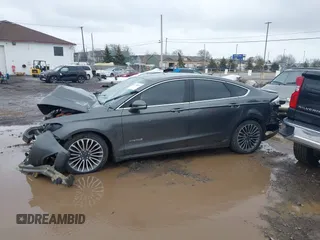 2017 Ford Fusion Hybrid Titanium z VIN 3FA6P0RU6HR279726, wystawiony jako IAAI lot #41736889 z przebiegiem 123 698 mil mil oraz . Historia ofert i sprzedaży dostępna na DreamBid. Obrazek 14.