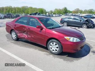 2004 Toyota Camry LE z VIN 4T1BE32K94U310300, wystawiony jako IAAI lot #42208680 z przebiegiem 104 701 mil mil oraz . Historia ofert i sprzedaży dostępna na DreamBid. Obrazek 1.