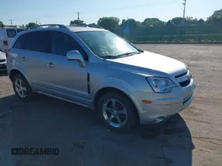 2013 Chevrolet Captiva Sport LT z VIN 3GNAL3EK0DS606055, wystawiony jako IAAI lot #42363445 z przebiegiem 134 331 mil mil oraz . Historia ofert i sprzedaży dostępna na DreamBid. Obrazek 1.