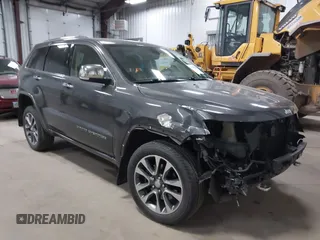 2018 Jeep Grand Cherokee Overland z VIN 1C4RJFCT0JC220364, wystawiony jako IAAI lot #42230000 z przebiegiem 142 424 mil mil oraz . Historia ofert i sprzedaży dostępna na DreamBid. Obrazek 1.