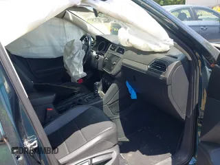 2018 Volkswagen Tiguan SEL with VIN 3VV2B7AX9JM058518, listed as a IAAI auction lot 42558129 with 82,807 mi miles and . Bid and sale history available at DreamBid. Image 5.