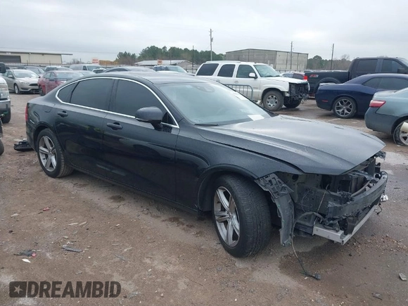 2018 Volvo S90 Momentum with VIN LVY982AK7JP025569, listed as a IAAI auction lot 41684964 with 102,815 mi miles. Bid and sale history available at carsss.com. Image 1.