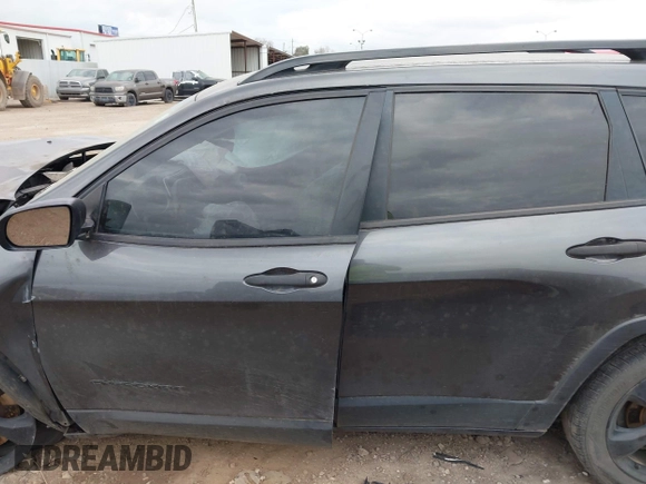 2016 Jeep Cherokee Sport with VIN 1C4PJLAB1GW350578, listed as a IAAI auction lot 41692380 with Not Provided miles and . Bid and sale history available at DreamBid. Image 15.