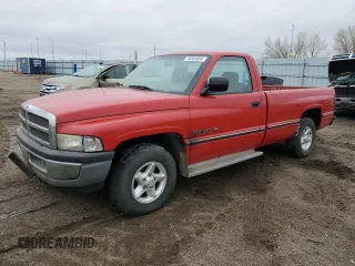 1996 Dodge 1500 z VIN 1B7HC16Y7TS605932, wystawiony jako Copart lot #78384854 z przebiegiem 58 365 mil mil oraz Czysty tytuł • Clean title. Historia ofert i sprzedaży dostępna na DreamBid. Obrazek 1.