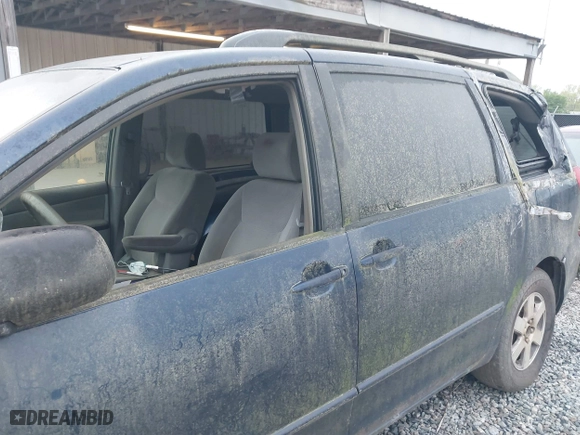 2004 Toyota Sienna CE with VIN 5TDZA23C04S085432, listed as a IAAI auction lot 41957426 with 273,480 mi miles. Bid and sale history available at carsss.com. Image 13.