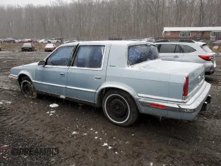 1989 Chrysler New Yorker z VIN 1C3BC4632KD549983, wystawiony jako Copart lot #44415435 z przebiegiem 44 683 mil mil oraz Szkody całkowita. Historia ofert i sprzedaży dostępna na DreamBid. Obrazek 2.
