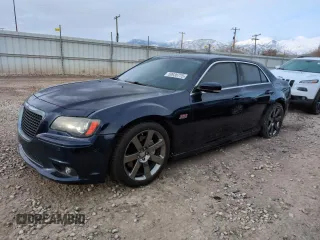 2013 Chrysler 300 SRT-8 z VIN 2C3CCAFJ4DH735421, wystawiony jako Copart lot #50936775 z przebiegiem 113 701 mil mil oraz Szkoda całkowita • Salvage title. Historia ofert i sprzedaży dostępna na DreamBid. Obrazek 1.