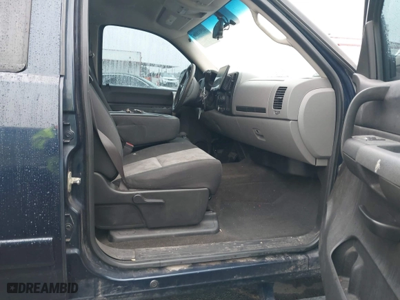 2007 Chevrolet Silverado 1500 LT w/1LT with VIN 2GCEC13C971730593, listed as a IAAI auction lot 41911806 with 192,098 mi miles. Bid and sale history available at carsss.com. Image 5.