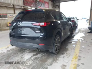 2023 Mazda CX-5 S Premium Plus z VIN JM3KFBEM8P0130642, wystawiony jako IAAI lot #41879316 z przebiegiem Nie podano mil oraz . Historia ofert i sprzedaży dostępna na DreamBid. Obrazek 4.