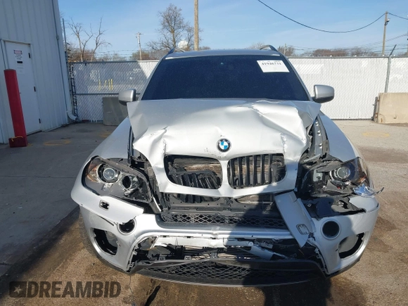 2012 BMW X5 35i с VIN 5UXZV4C53CL750601, выставлен на аукционе IAAI как лот 41946731 с пробегом 111 026 миль миль и . История ставок и продаж доступна на DreamBid. Изображение 13.