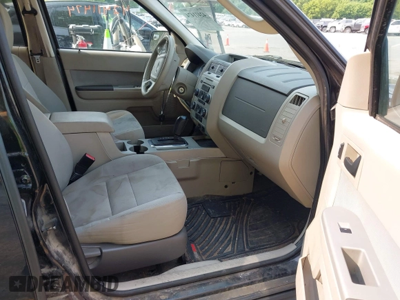 2011 Ford Escape XLT с VIN 1FMCU9DG4BKA64865, выставлен на аукционе IAAI как лот 42411474 с пробегом Не указан миль и . История ставок и продаж доступна на DreamBid. Изображение 5.