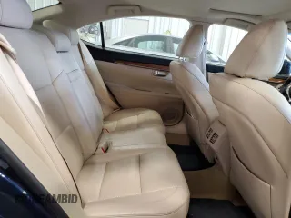 2015 Lexus ES 300h z VIN JTHBW1GG0F2093128, wystawiony jako Copart lot #60292705 z przebiegiem 81 823 mil mil oraz Nie do naprawy • Non repairable. Historia ofert i sprzedaży dostępna na DreamBid. Obrazek 10.