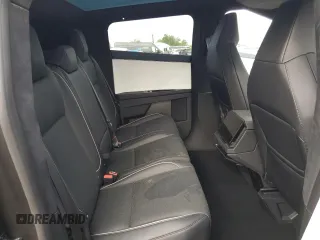 2024 Tesla Cybertruck z VIN 7G2CEHED7RA020473, wystawiony jako Copart lot #55123035 z przebiegiem 4 835 mil mil oraz Szkoda całkowita • Salvage title. Historia ofert i sprzedaży dostępna na DreamBid. Obrazek 10.