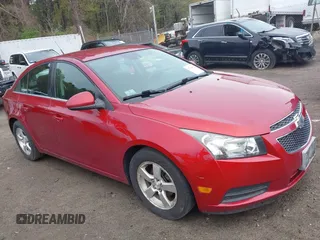 2014 Chevrolet Cruze 1LT z VIN 1G1PC5SB3E7356192, wystawiony jako IAAI lot #42166032 z przebiegiem 98 379 mil mil oraz . Historia ofert i sprzedaży dostępna na DreamBid. Obrazek 1.