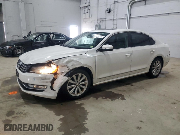 2013 Volkswagen Passat SEL Premium z VIN 1VWCP7A30DC100014, wystawiony jako Copart lot #55271515 z przebiegiem 139 484 mil mil oraz Szkoda całkowita • Salvage title. Historia ofert i sprzedaży dostępna na DreamBid. Obrazek 1.