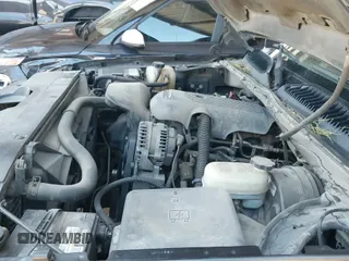 2005 Chevrolet Silverado 1500 LS с VIN 1GCEC19V85Z162723, выставлен на аукционе IAAI как лот 42244578 с пробегом 182 901 миль миль и . История ставок и продаж доступна на DreamBid. Изображение 19.
