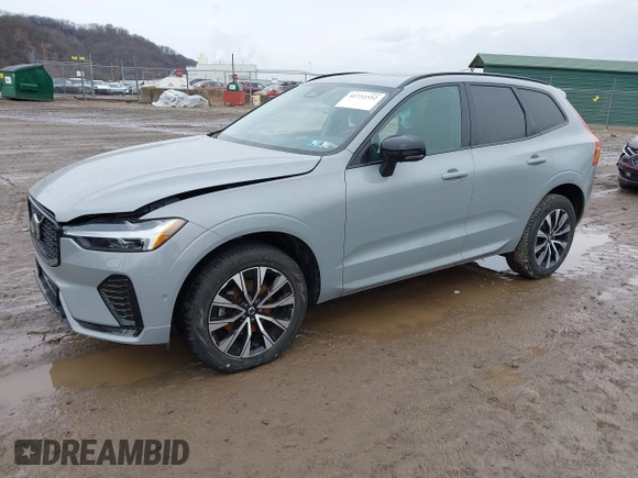 2024 Volvo XC60 Plus Dark Theme z VIN YV4L12RL3R1757157, wystawiony jako IAAI lot #41732352 z przebiegiem 11 056 mil mil oraz . Historia ofert i sprzedaży dostępna na DreamBid. Obrazek 2.