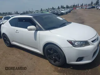 2011 Scion tC z VIN JTKJF5C74B3007388, wystawiony jako IAAI lot #42149607 z przebiegiem 120 694 mil mil oraz . Historia ofert i sprzedaży dostępna na DreamBid. Obrazek 1.