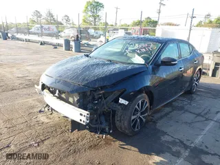 2017 Nissan Maxima SR with VIN 1N4AA6AP3HC453027, listed as a IAAI auction lot 41965266 with 42,073 mi miles. Bid and sale history available at carsss.com. Image 20.