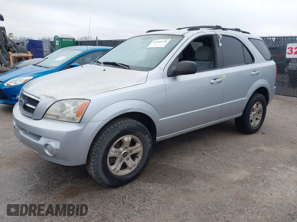2005 Kia Sorento LX with VIN KNDJD733455484725, listed as a IAAI auction lot 41444120 with 242,129 mi miles. Bid and sale history available at carsss.com. Image 2.