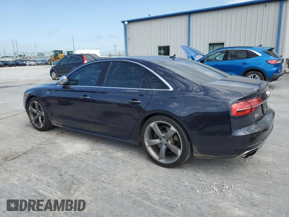 2015 Audi S8 z VIN WAUK2AFD1FN005378, wystawiony jako Copart lot #53048314 z przebiegiem 131 468 mil mil oraz . Historia ofert i sprzedaży dostępna na DreamBid. Obrazek 2.