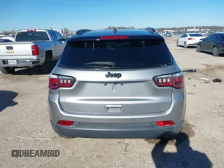 2018 Jeep Compass Latitude with VIN 3C4NJCBB6JT407702, listed as a IAAI auction lot 41204505 with 38,073 mi miles. Bid and sale history available at carsss.com. Image 16.
