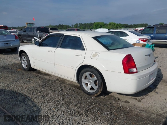 2006 Chrysler 300 z VIN 2C3KA43R26H297580, wystawiony jako IAAI lot #42230763 z przebiegiem 215 375 mil mil oraz . Historia ofert i sprzedaży dostępna na DreamBid. Obrazek 3.