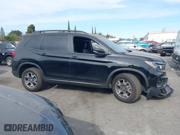 2023 Honda Passport TrailSport with VIN 5FNYF8H63PB033062, listed as a IAAI auction lot 41399396 with 17,829 mi miles and . Bid and sale history available at carsss.com. Image 13.
