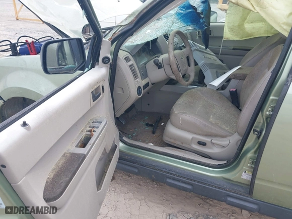 2008 Ford Escape Hybrid with VIN 1FMCU49HX8KE28560, listed as a IAAI auction lot 42103775 with 1 mi miles. Bid and sale history available at carsss.com. Image 5.