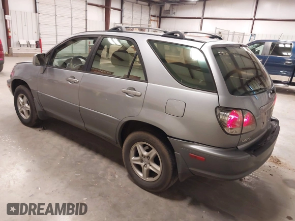 2002 Lexus RX with VIN JTJHF10U020292307, listed as a IAAI auction lot 41703412 with 221,843 mi miles and . Bid and sale history available at carsss.com. Image 3.