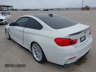2015 BMW M4 z VIN WBS3R9C54FK329174, wystawiony jako IAAI lot #41923136 z przebiegiem 54 379 mil mil oraz . Historia ofert i sprzedaży dostępna na DreamBid. Obrazek 3.