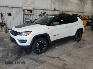2019 Jeep Compass Trailhawk z VIN 3C4NJDDB2KT835304, wystawiony jako Copart lot #65568965 z przebiegiem 76 061 mil mil oraz Szkoda całkowita • Salvage title. Historia ofert i sprzedaży dostępna na DreamBid. Obrazek 1.