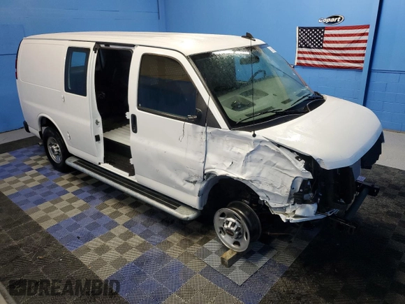 2024 GMC Savana Cargo Van with VIN 1GTW7AFP2R1237970, listed as a Copart auction lot 88533285 with 425 mi miles and Clean Title. Bid and sale history available at carsss.com. Image 4.