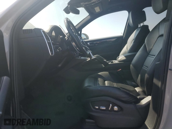 2021 Porsche Cayenne z VIN WP1AA2AY0MDA00689, wystawiony jako Copart lot #54452105 z przebiegiem 35 799 mil mil oraz Szkoda całkowita • Salvage title. Historia ofert i sprzedaży dostępna na DreamBid. Obrazek 7.