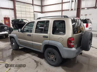 2005 Jeep Liberty Sport with VIN 1J4GL48K15W593739, listed as a IAAI auction lot 41169805 with 200,482 mi miles. Bid and sale history available at carsss.com. Image 3.