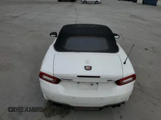 2019 FIAT 124 Spider Urbana Edition z VIN JC1NFAEK2K0142905, wystawiony jako Copart lot #87458644 z przebiegiem 33 680 mil mil oraz Szkoda całkowita • Salvage title. Historia ofert i sprzedaży dostępna na DreamBid. Obrazek 10.