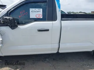 2024 Ford F-150 XL z VIN 1FTMF1KP0RKD49211, wystawiony jako IAAI lot #42163697 z przebiegiem Nie podano mil oraz . Historia ofert i sprzedaży dostępna na DreamBid. Obrazek 13.