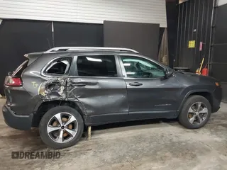 2019 Jeep Cherokee Limited z VIN 1C4PJMDX1KD423465, wystawiony jako IAAI lot #42232402 z przebiegiem 116 683 mil mil oraz . Historia ofert i sprzedaży dostępna na DreamBid. Obrazek 13.