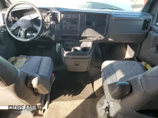 2005 Chevrolet Express Passenger z VIN 1GNFG15T051173153, wystawiony jako Copart lot #55385315 z przebiegiem 221 174 mil mil oraz Czysty tytuł • Clean title. Historia ofert i sprzedaży dostępna na DreamBid. Obrazek 8.