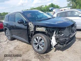 2021 Nissan Rogue SV z VIN 5N1AT3BB0MC776740, wystawiony jako IAAI lot #42080745 z przebiegiem 39 895 mil mil oraz . Historia ofert i sprzedaży dostępna na DreamBid. Obrazek 1.