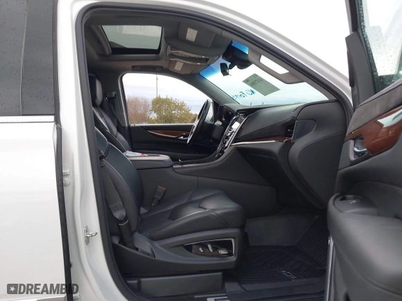 2020 Cadillac Escalade Luxury with VIN 1GYS3BKJ6LR124477, listed as a IAAI auction lot 41471894 with 42,439 mi miles. Bid and sale history available at carsss.com. Image 5.