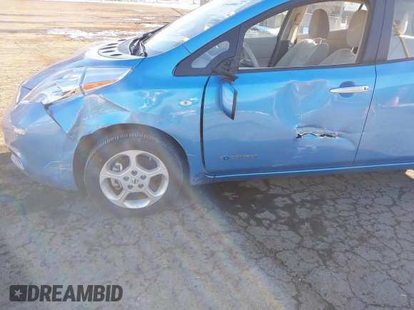2011 Nissan LEAF SL-e with VIN JN1AZ0CP6BT005453, listed as a IAAI auction lot 41440017 with 19,230 mi miles. Bid and sale history available at carsss.com. Image 6.