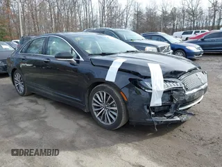 2019 Lincoln MKZ Hybrid z VIN 3LN6L5KU8KR613917, wystawiony jako IAAI lot #41522904 z przebiegiem 239 336 mil mil oraz . Historia ofert i sprzedaży dostępna na DreamBid. Obrazek 1.