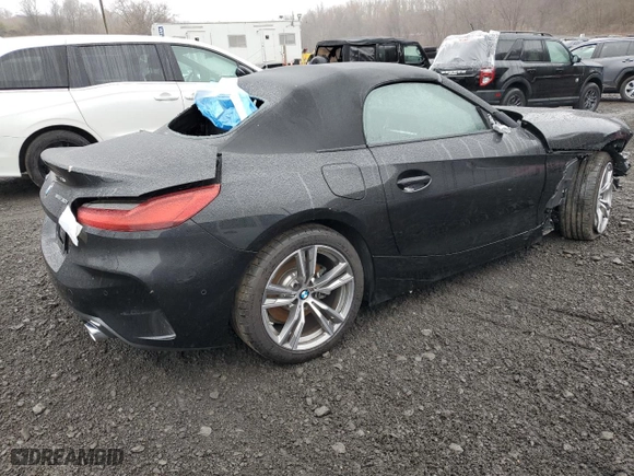 2025 BMW Z4 sDrive30i with VIN WBAHF3C06SWY43759, listed as a Copart auction lot 52188975 with 1,638 mi miles and Salvage Title. Bid and sale history available at carsss.com. Image 3.
