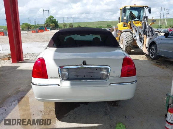 2006 Lincoln Town Car Signature z VIN 1LNHM81W36Y602874, wystawiony jako IAAI lot #42414765 z przebiegiem 121 459 mil mil oraz . Historia ofert i sprzedaży dostępna na DreamBid. Obrazek 16.
