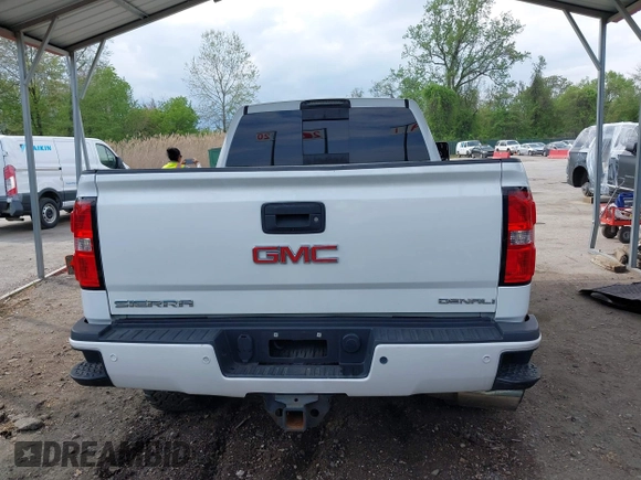 2016 GMC Sierra 2500HD Denali with VIN 1GT12UE86GF267431, listed as a IAAI auction lot 42091770 with 128,525 mi miles and . Bid and sale history available at DreamBid. Image 17.