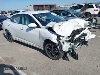 2025 Nissan Sentra SV z VIN 3N1AB8CV0SY210467, wystawiony jako IAAI lot #41950852 z przebiegiem 16 442 mil mil oraz . Historia ofert i sprzedaży dostępna na DreamBid. Obrazek 1.