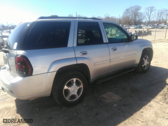 2008 Chevrolet TrailBlazer LT w/1LT with VIN 1GNDS13SX82129711, listed as a IAAI auction lot 41748899 with 200,243 mi miles. Bid and sale history available at carsss.com. Image 4.