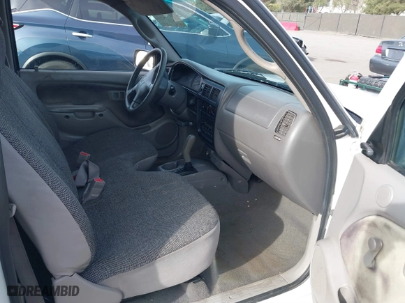2002 Toyota Tacoma with VIN 5TENL42N62Z110440, listed as a IAAI auction lot 41719801 with 208,136 mi miles. Bid and sale history available at carsss.com. Image 5.